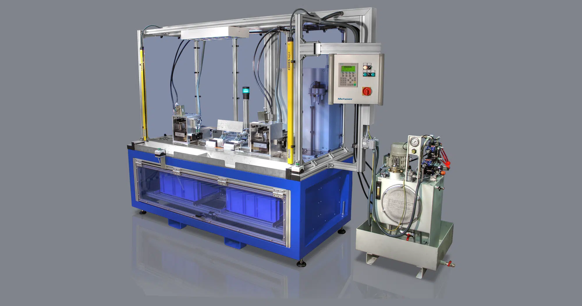 Hydraulic notching and finishing station for metal reinforced profiles